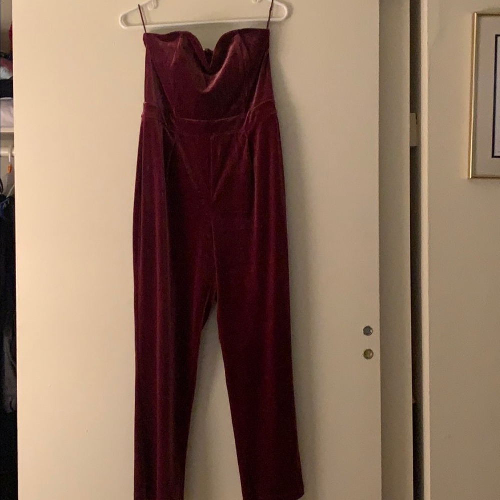EXPRESS Velvet Strapless Sweetheart Jumpsuit! 🍷